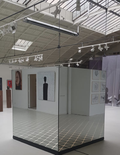 Exposition « l’Autre » de l’Association Florence. Avec Roland Burkart, Walaa Dakak, Khaled Dawwa, Damien MacDonald, Randa Maddah, Tina Merandon, Moonassi, Léopoldine Siaud et Kornel Zezula. Espace Commines, 2018.