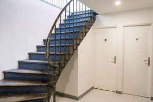 Espace Commines – Basement, Stairs, ground floor access and toilet – Photo: Alice Lemarin