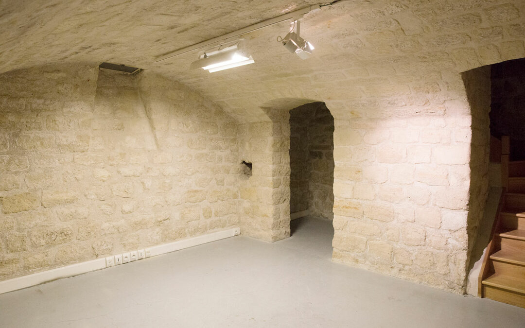 Espace Commines – Basement, exhibition space or reserve – Photo: Alice Lemarin