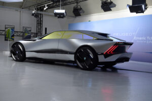 Scénographie Moma event pour Peugeot - Présentation concept-car Inception - Espace Commines