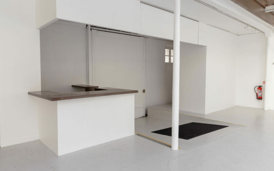 Espace Commines – Grande salle – Desk et rampe de déchargement – Photo : Alice Lemarin