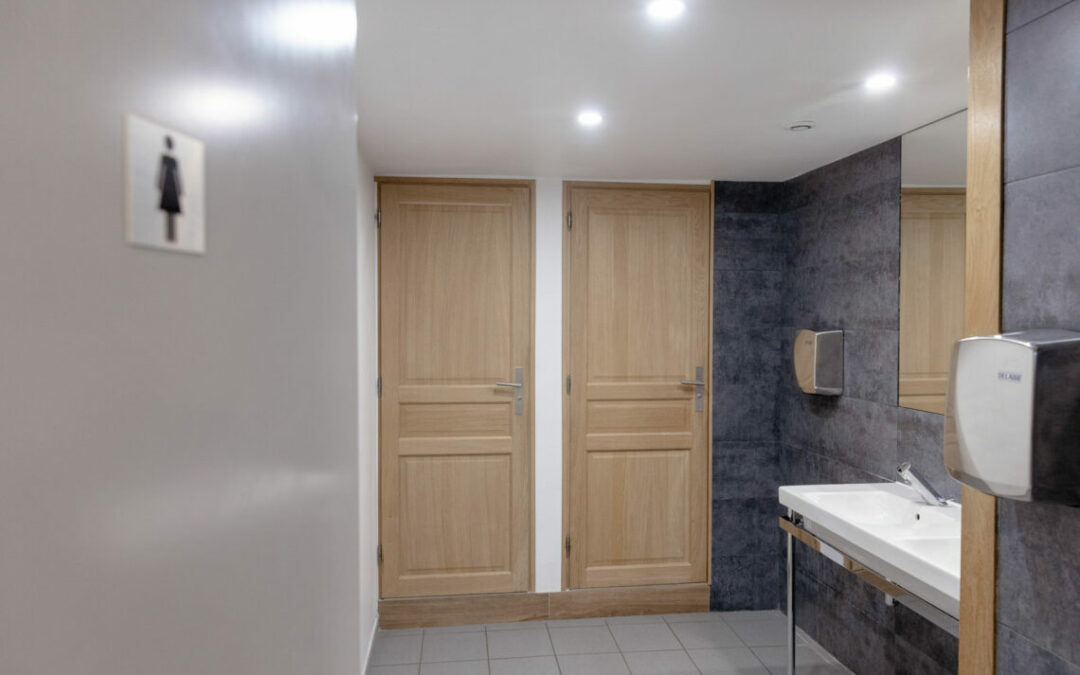 Espace Commines – Sanitaires sous-sol – Photo : Alice Lemarin